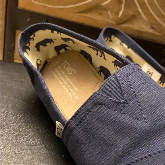 Toms - Picture 2 of 5